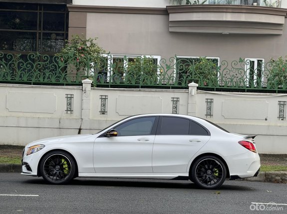 Mercedes-Benz C300 AMG 2019 - Model 2020 biển Sài Gòn - 1 chủ từ đầu
