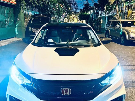 Honda Civic 1.8 E 2020 - Nhập Thái, odo chỉ 10.000km, biển SG, lên full đồ chơi xịn, siêu mới cần bán