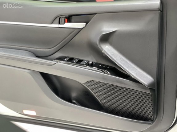 Toyota Camry 2.5Q 2020 - Nhập Thái, màu trắng