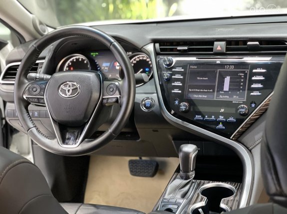 Toyota Camry 2.5Q 2020 - Nhập Thái, màu trắng