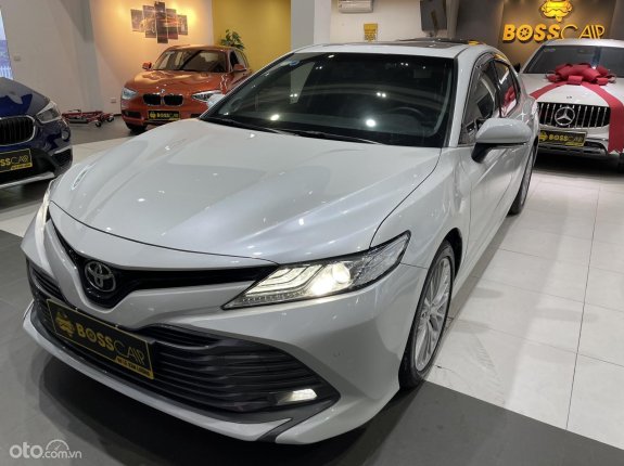 Toyota Camry 2.5Q 2020 - Nhập Thái, màu trắng