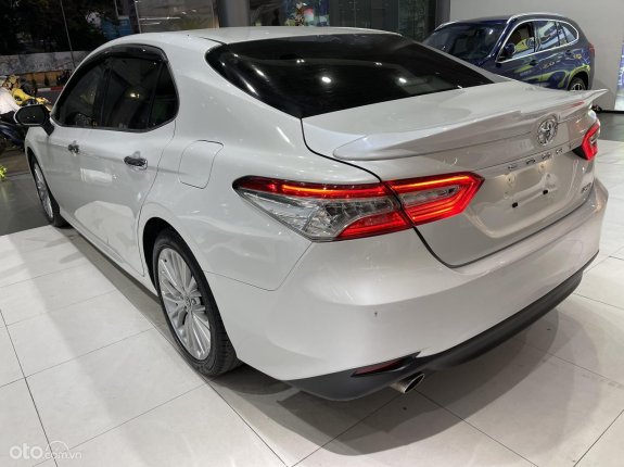 Toyota Camry 2.5Q 2020 - Nhập Thái, màu trắng