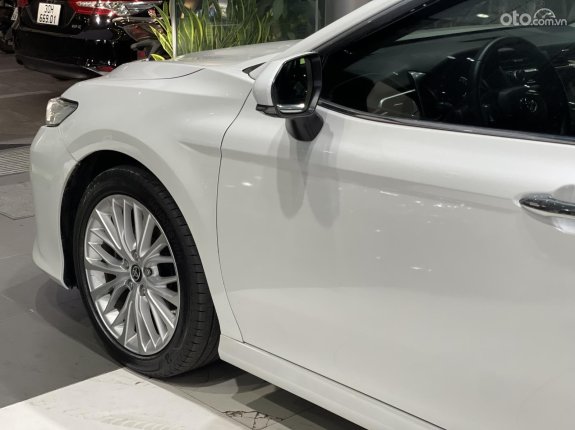 Toyota Camry 2.5Q 2020 - Nhập Thái, màu trắng