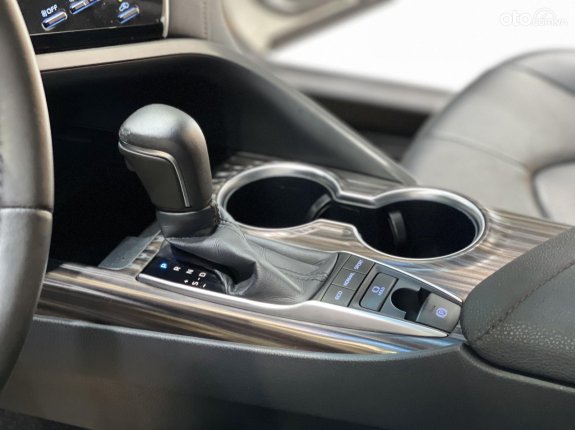 Toyota Camry 2.5Q 2020 - Nhập Thái, màu trắng