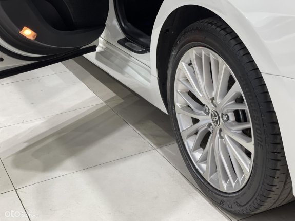 Toyota Camry 2.5Q 2020 - Nhập Thái, màu trắng