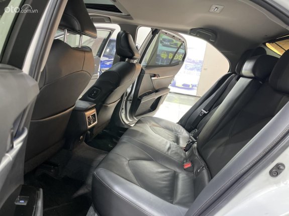 Toyota Camry 2.5Q 2020 - Nhập Thái, màu trắng