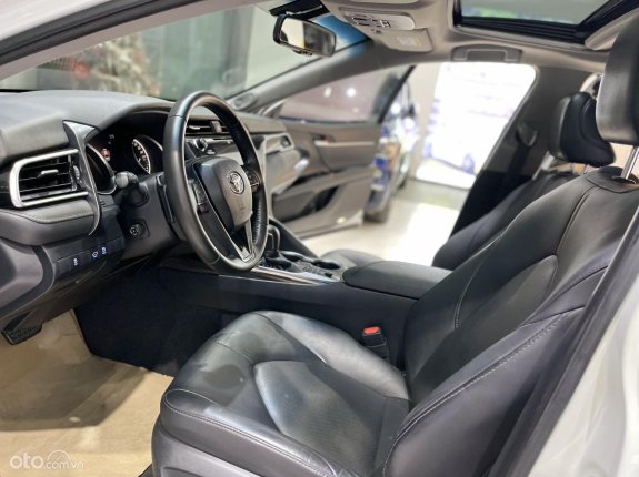 Toyota Camry 2.5Q 2020 - Nhập Thái, màu trắng
