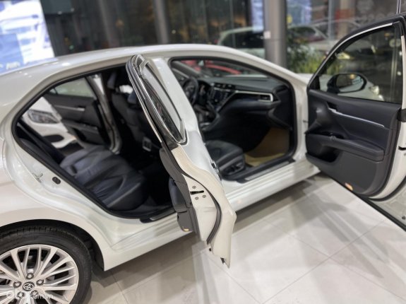 Toyota Camry 2.5Q 2020 - Nhập Thái, màu trắng