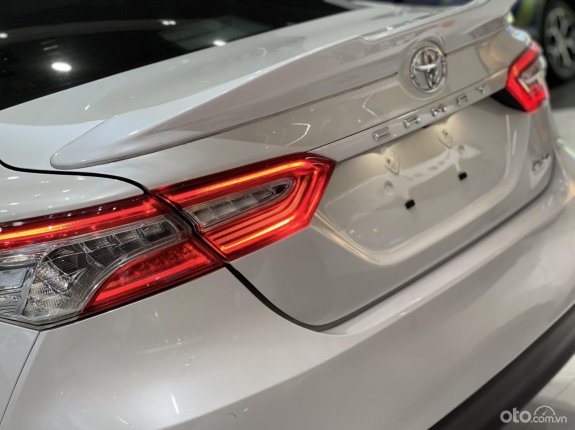 Toyota Camry 2.5Q 2020 - Nhập Thái, màu trắng