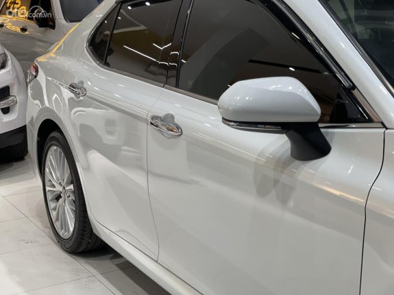 Toyota Camry 2.5Q 2020 - Nhập Thái, màu trắng
