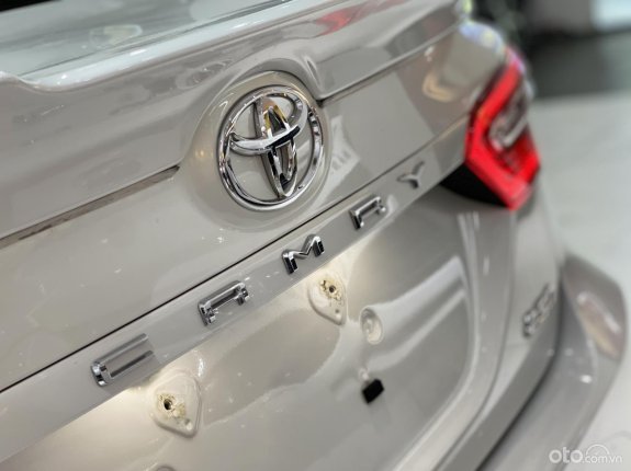 Toyota Camry 2.5Q 2020 - Nhập Thái, màu trắng