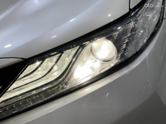 Toyota Camry 2.5Q 2020 - Nhập Thái, màu trắng