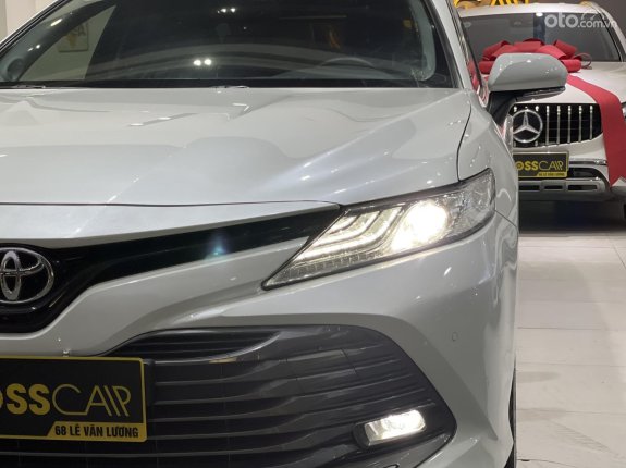 Toyota Camry 2.5Q 2020 - Nhập Thái, màu trắng