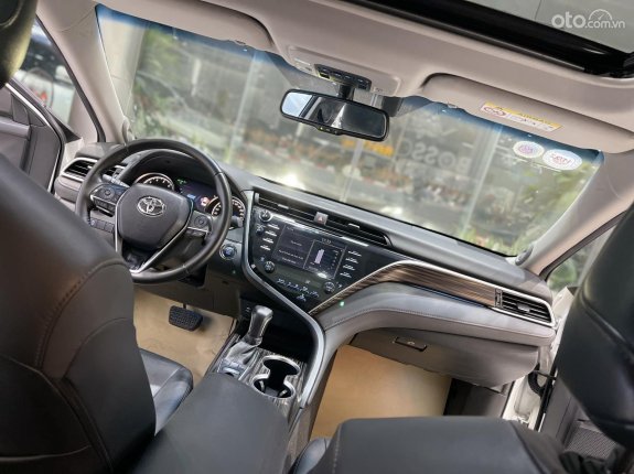 Toyota Camry 2.5Q 2020 - Nhập Thái, màu trắng