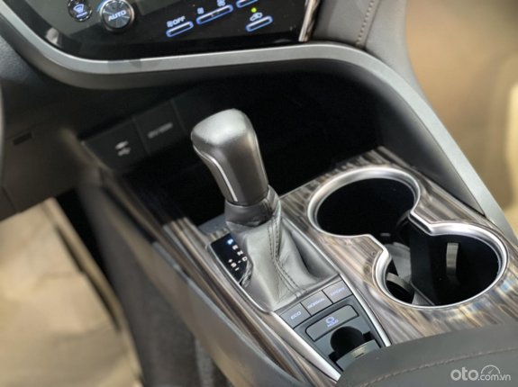 Toyota Camry 2.5Q 2020 - Nhập Thái, màu trắng