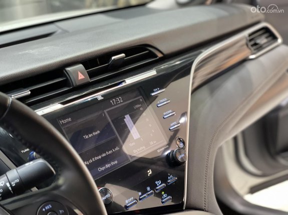 Toyota Camry 2.5Q 2020 - Nhập Thái, màu trắng