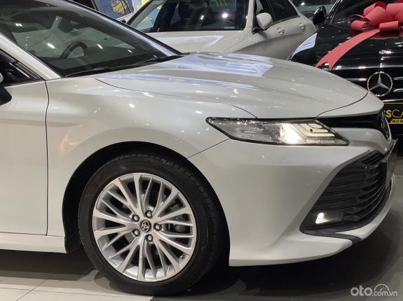 Toyota Camry 2.5Q 2020 - Nhập Thái, màu trắng