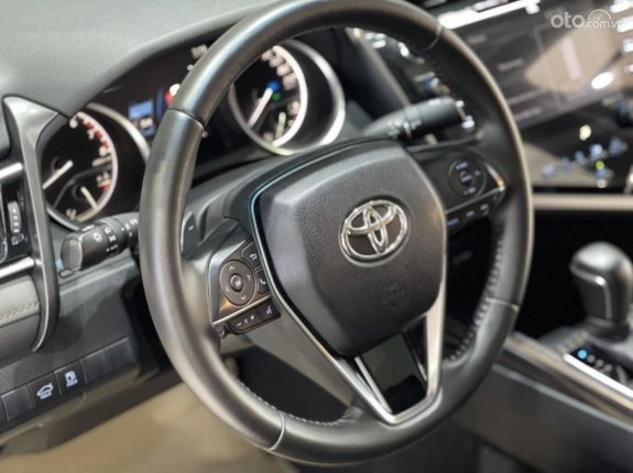 Toyota Camry 2.5Q 2020 - Nhập Thái, màu trắng