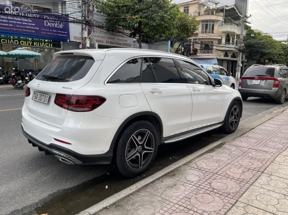 Mercedes-Benz GLC 300 4Matic 2020 - Ngoại thất màu trắng, dòng xe sang trọng đẳng cấp