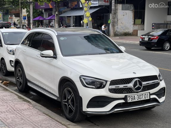 Mercedes-Benz GLC 300 4Matic 2020 - Ngoại thất màu trắng, dòng xe sang trọng đẳng cấp