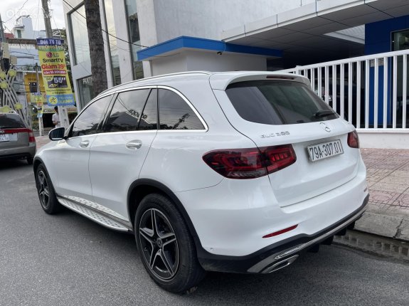 Mercedes-Benz GLC 300 4Matic 2020 - Ngoại thất màu trắng, dòng xe sang trọng đẳng cấp
