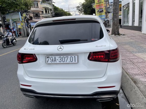 Mercedes-Benz GLC 300 4Matic 2020 - Ngoại thất màu trắng, dòng xe sang trọng đẳng cấp