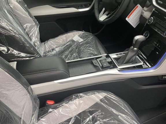 Toyota Veloz Cross 1.5 CVT 2022 - Sẵn xe giao ngay - Hỗ trợ trả góp lên tới 80%