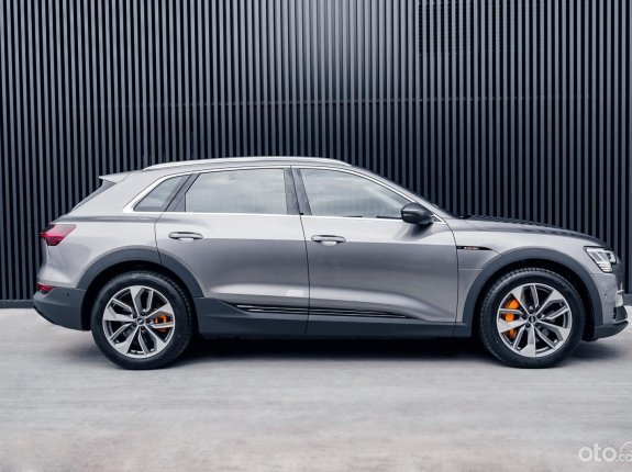 Audi e-tron 2022 - Mẫu xe điện đẳng cấp của Đức cạnh tranh với Tesla