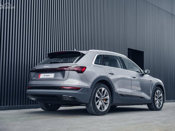 Audi e-tron 2022 - Mẫu xe điện đẳng cấp của Đức cạnh tranh với Tesla