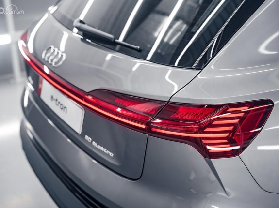 Audi e-tron 2022 - Mẫu xe điện đẳng cấp của Đức cạnh tranh với Tesla