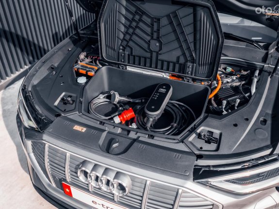 Audi e-tron 2022 - Mẫu xe điện đẳng cấp của Đức cạnh tranh với Tesla