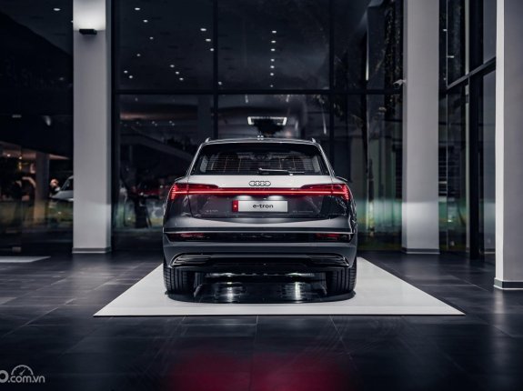 Audi e-tron 2022 - Mẫu xe điện đẳng cấp của Đức cạnh tranh với Tesla