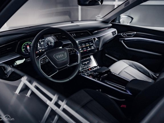Audi e-tron 2022 - Mẫu xe điện đẳng cấp của Đức cạnh tranh với Tesla
