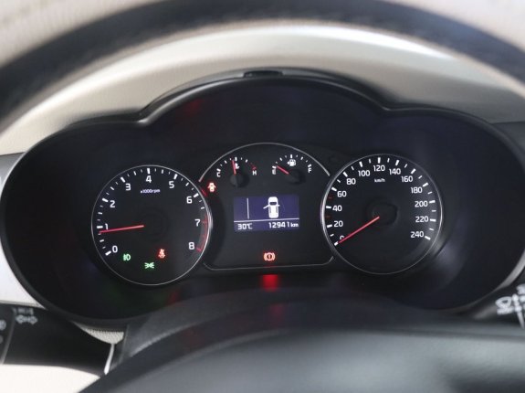 Kia Rondo 2.0 GMT 2022 - Xe màu trắng