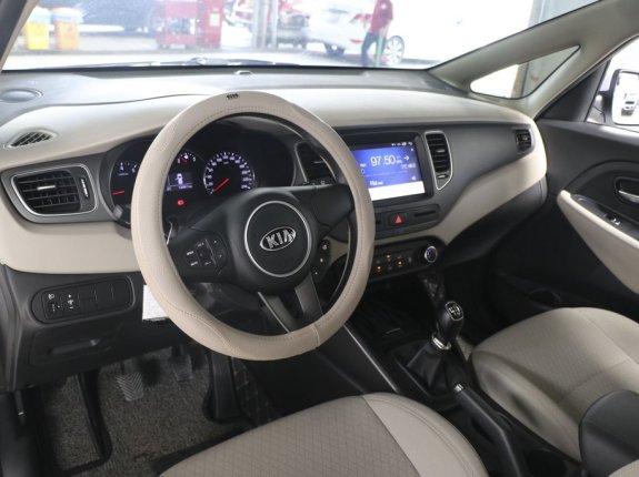 Kia Rondo 2.0 GMT 2022 - Xe màu trắng