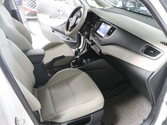 Kia Rondo 2.0 GMT 2022 - Xe màu trắng