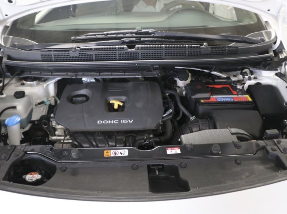 Kia Rondo 2.0 GMT 2022 - Xe màu trắng