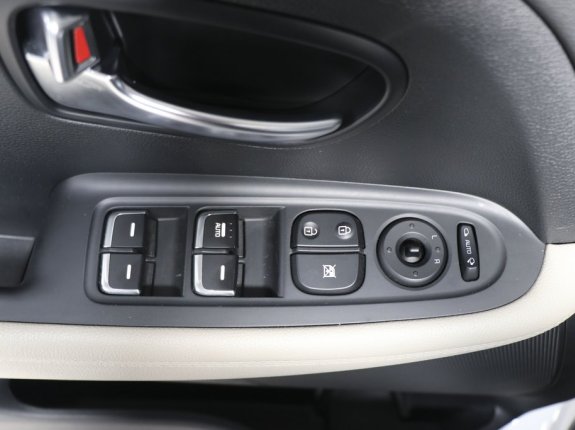 Kia Rondo 2.0 GMT 2022 - Xe màu trắng