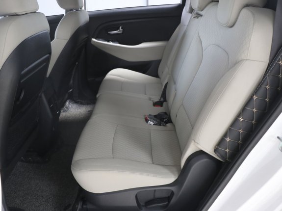 Kia Rondo 2.0 GMT 2022 - Xe màu trắng