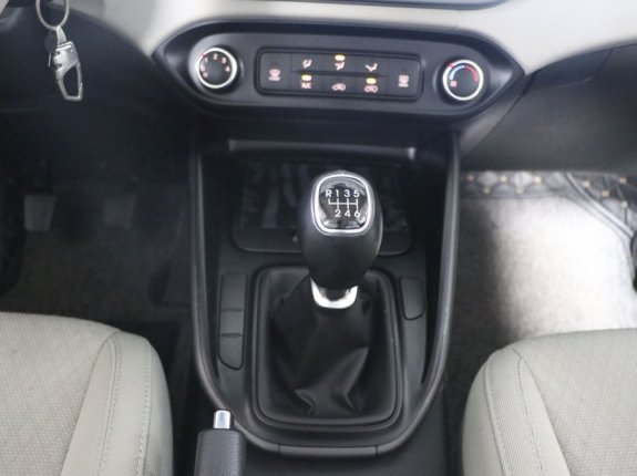 Kia Rondo 2.0 GMT 2022 - Xe màu trắng