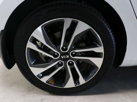 Kia Rondo 2.0 GMT 2022 - Xe màu trắng