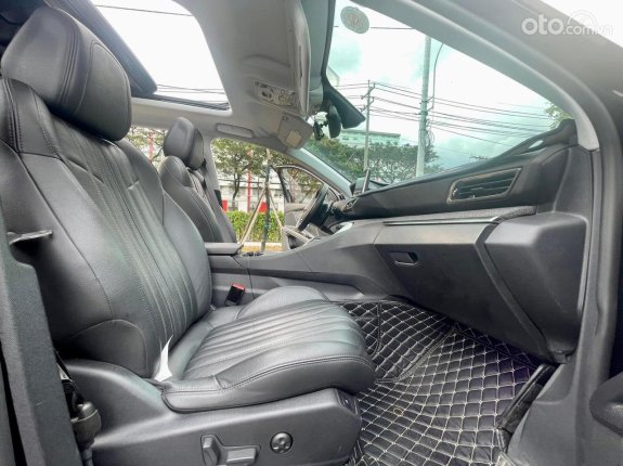 Peugeot 5008 2018 - Màu đen full option