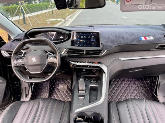 Peugeot 5008 2018 - Màu đen full option