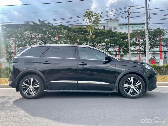 Peugeot 5008 2018 - Màu đen full option