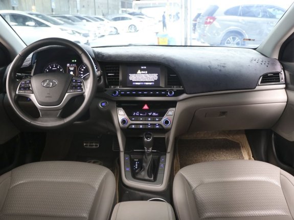 Hyundai Elantra 2017 - Giá cực tốt