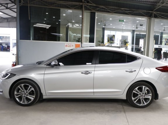 Hyundai Elantra 2017 - Giá cực tốt