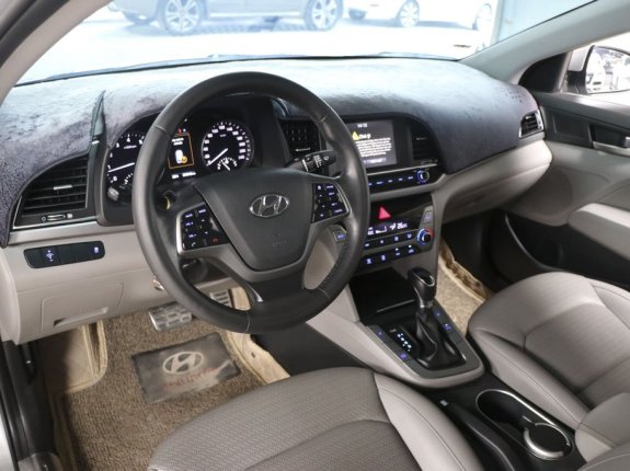 Hyundai Elantra 2017 - Giá cực tốt