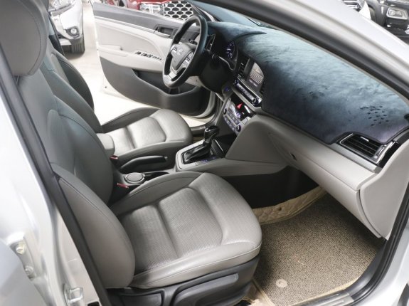 Hyundai Elantra 2017 - Giá cực tốt