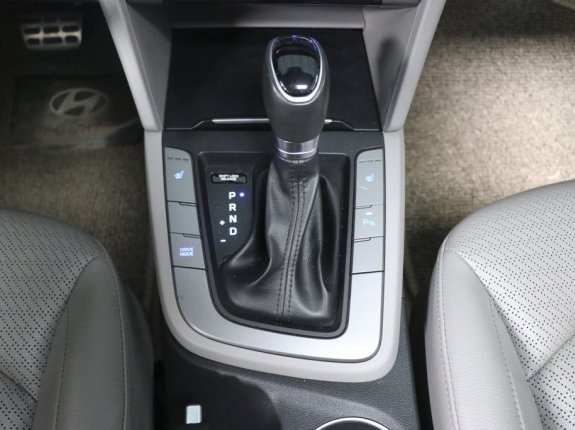 Hyundai Elantra 2017 - Giá cực tốt