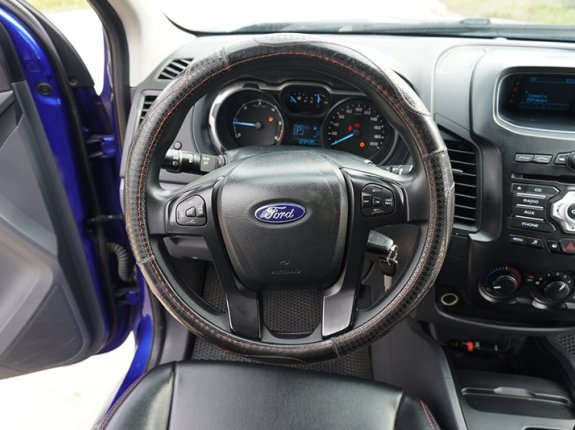 Ford Ranger XLS 2.2 4x2 AT 2017 - Màu xanh, xe nhập, giá 528tr